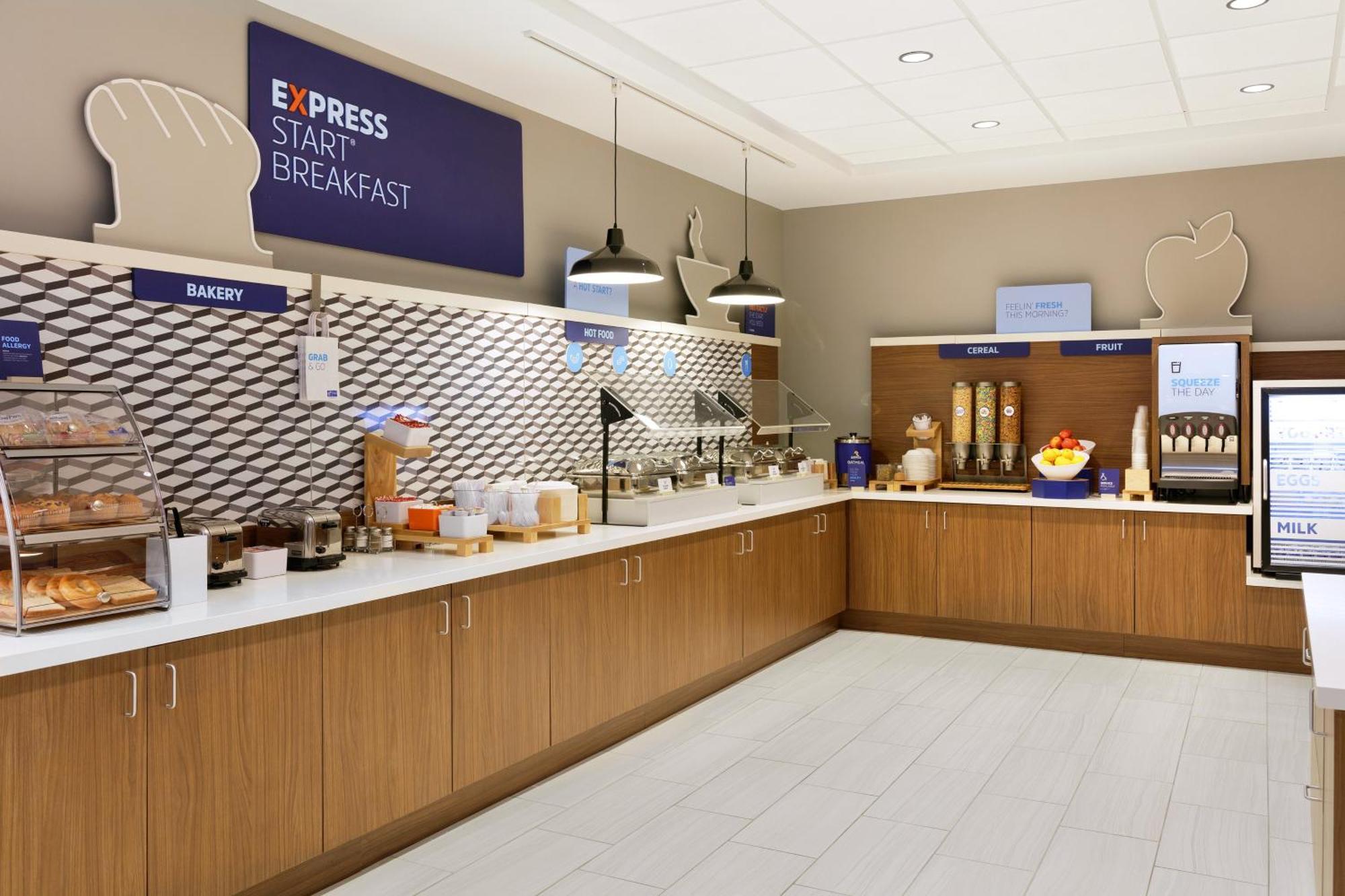 Holiday Inn Express Baltimore At The Stadiums By Ihg Exterior photo