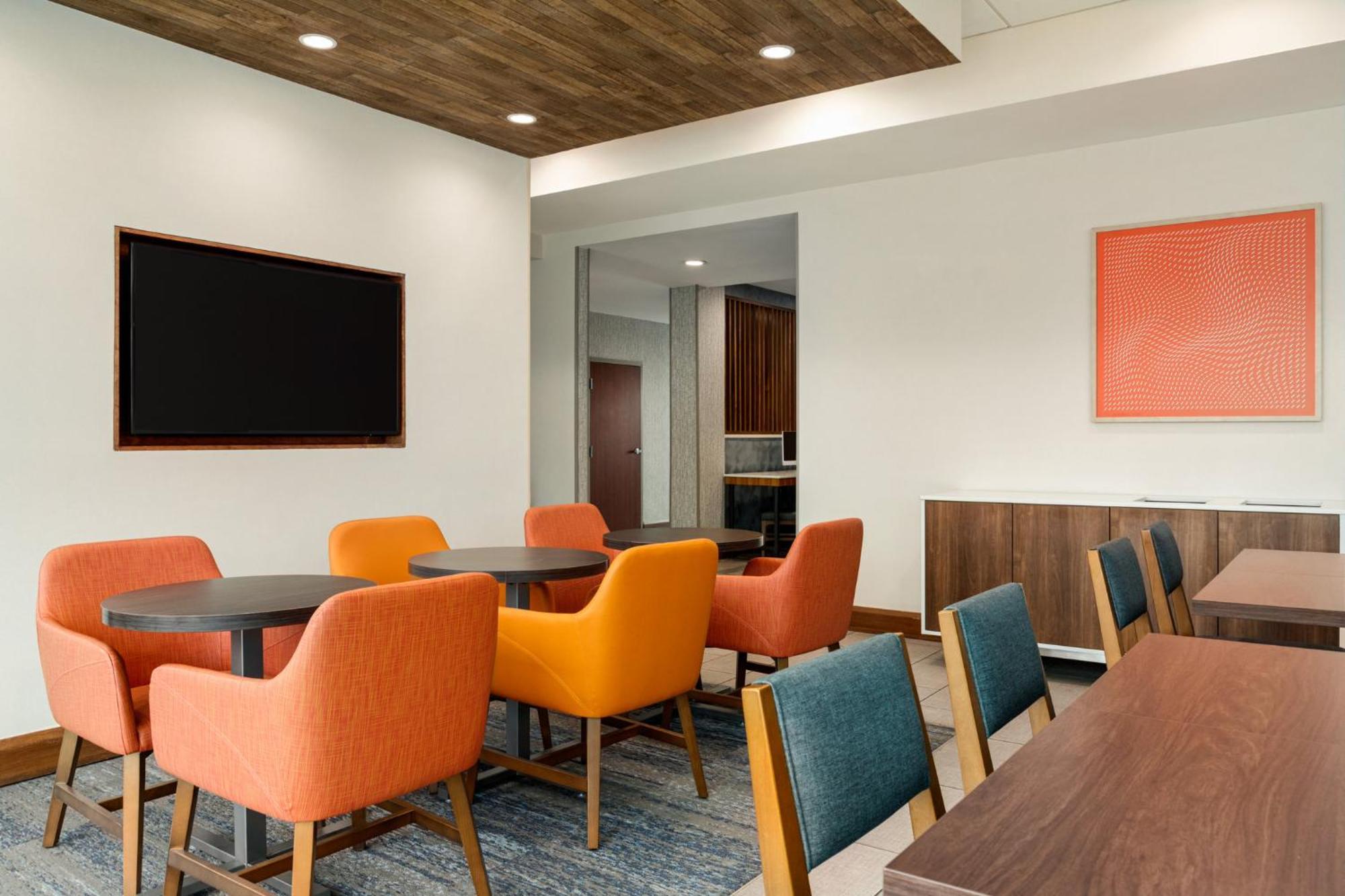Holiday Inn Express Baltimore At The Stadiums By Ihg Exterior photo