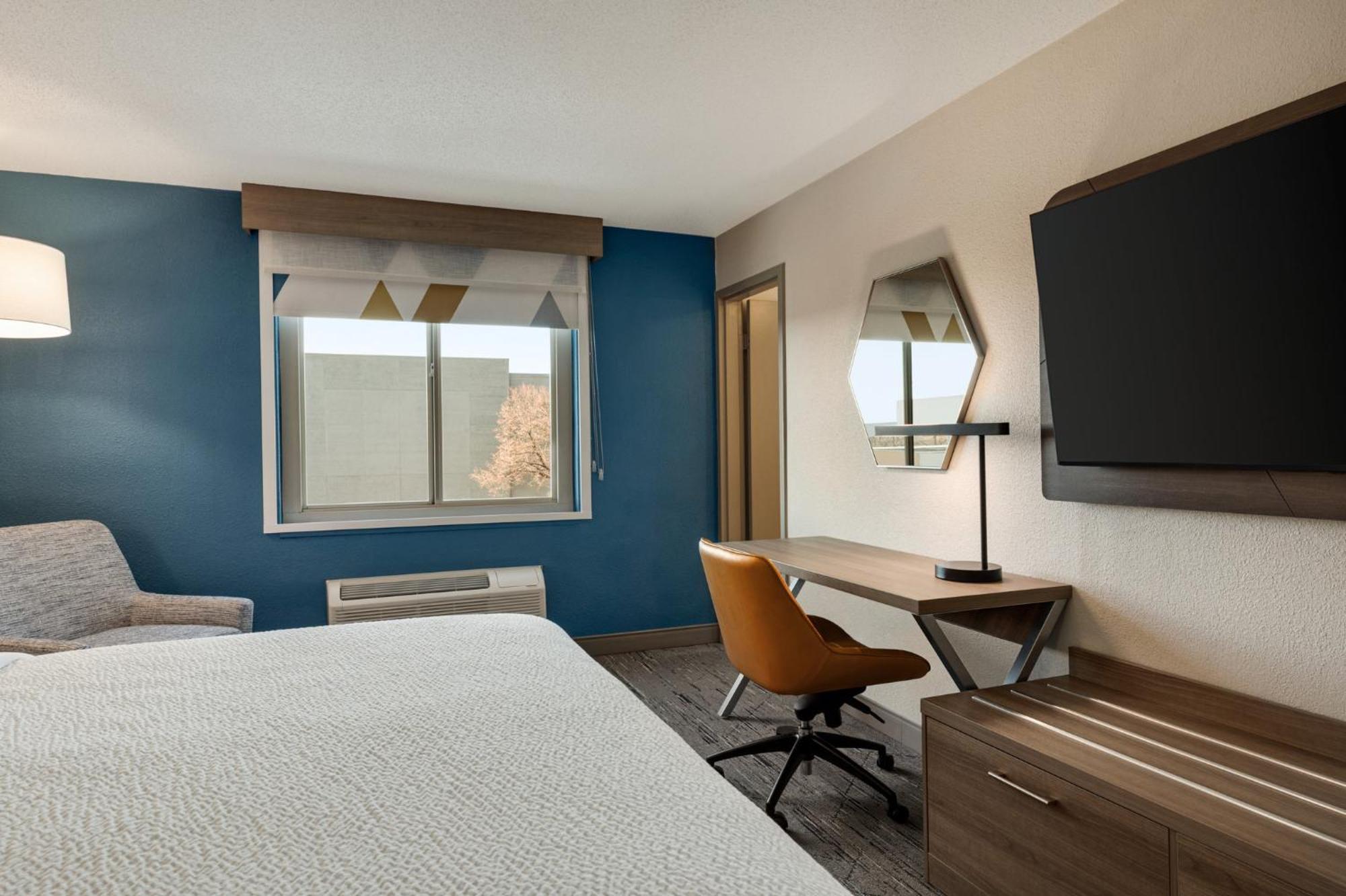 Holiday Inn Express Baltimore At The Stadiums By Ihg Exterior photo