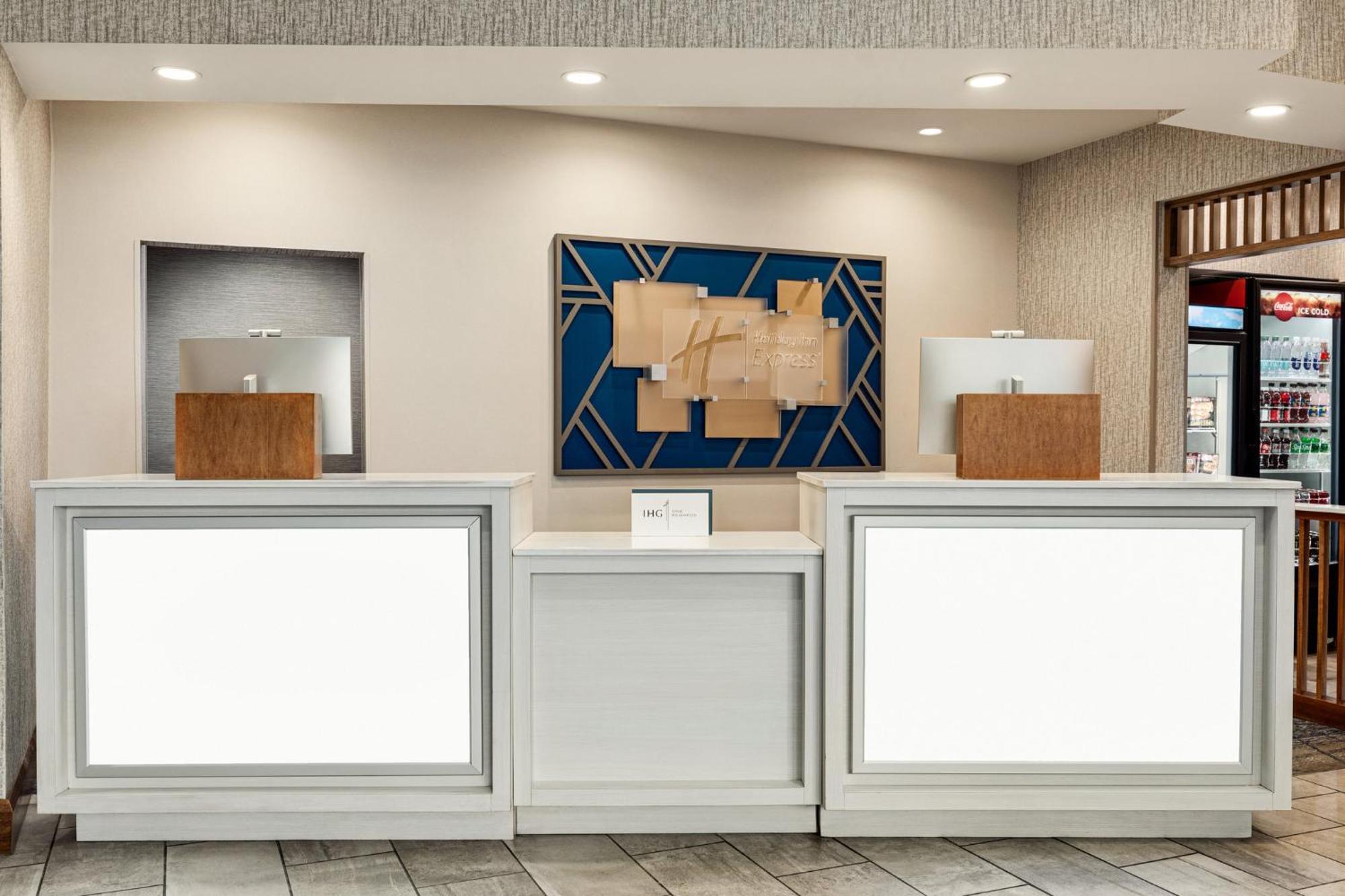 Holiday Inn Express Baltimore At The Stadiums By Ihg Exterior photo