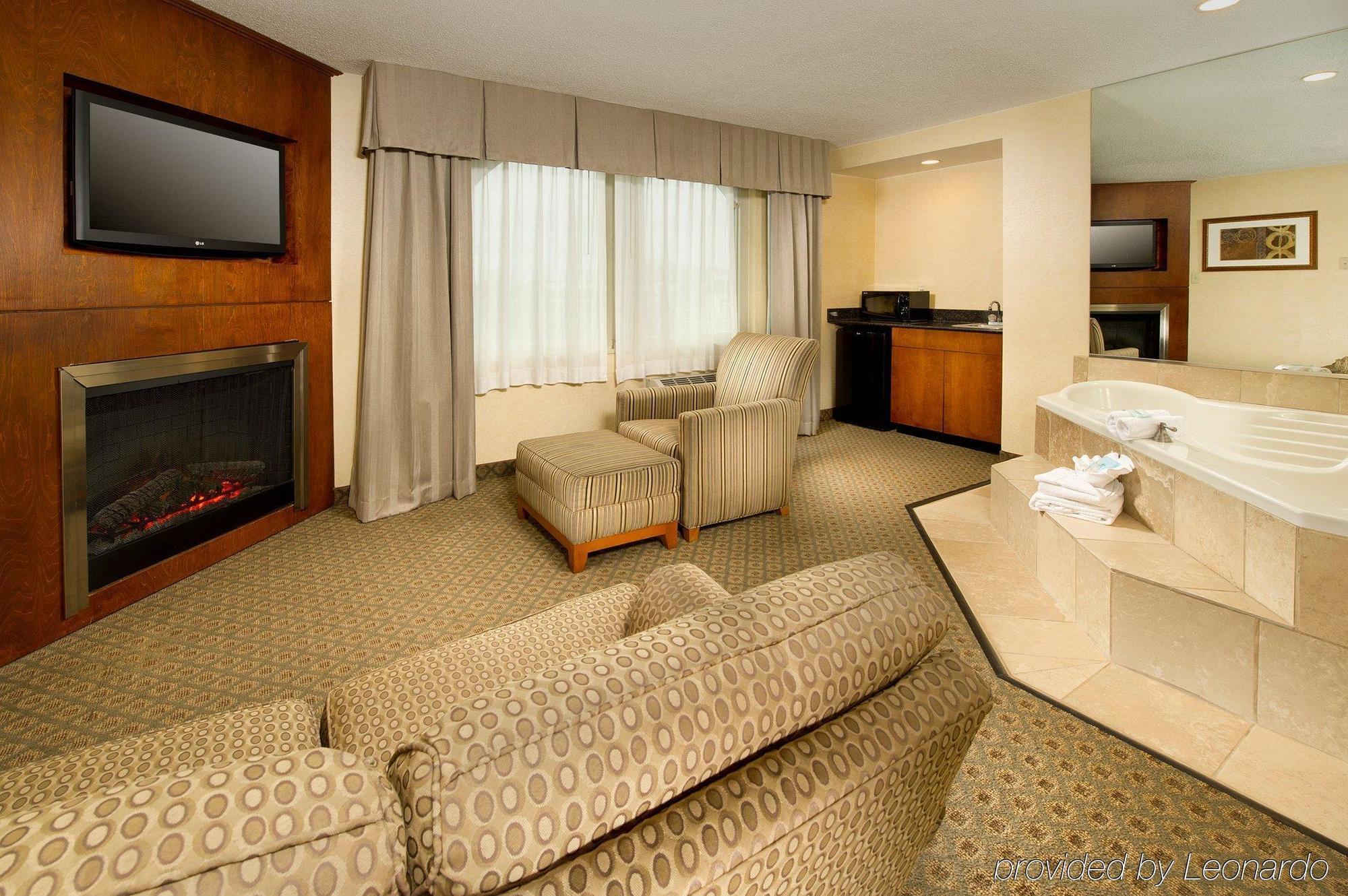 Holiday Inn Express Baltimore At The Stadiums By Ihg Room photo